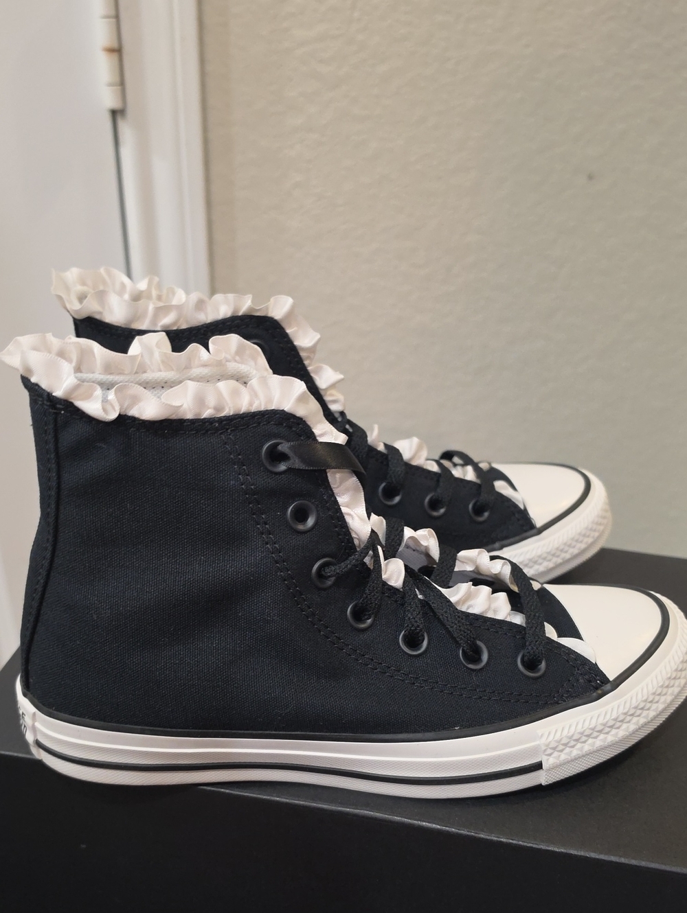 Converse Chuck Taylor All Star Frills High-Top Sneaker- Black - Picture 10 of 11